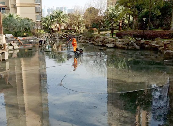 子洲景观池淤泥清理