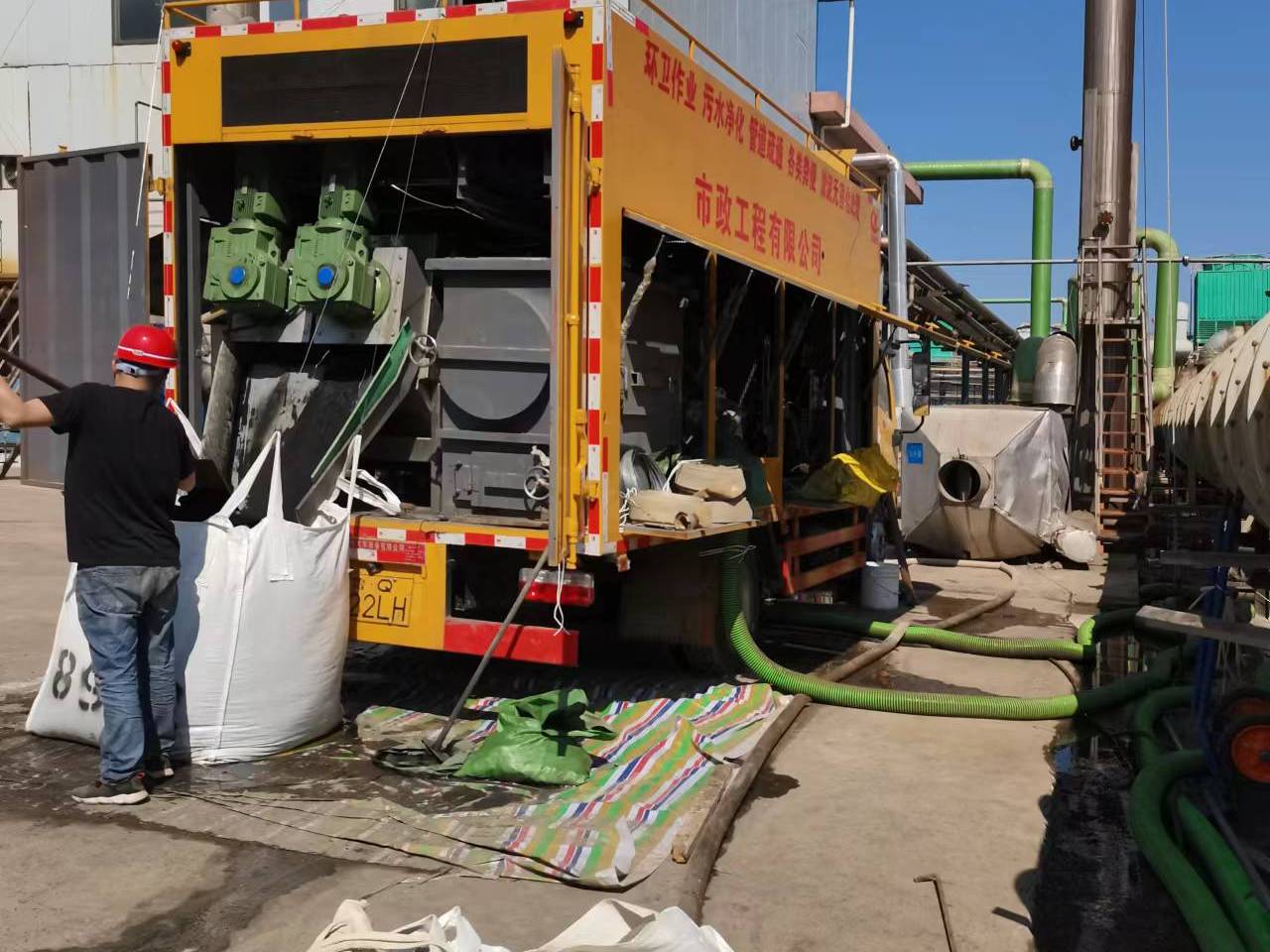 子洲淤泥压干处理